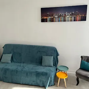  Appartement Charmante Maison De Avec Parking à Côté. France
