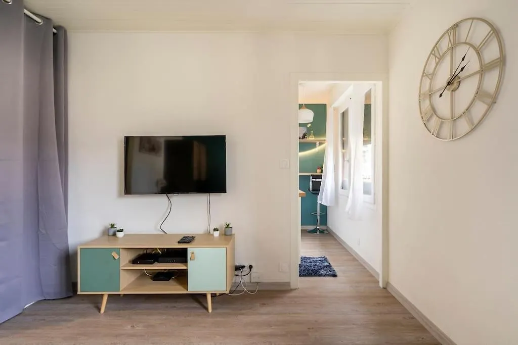 Studio Cosy Proche Du Centre + Parking Gratuit Cluses 0*,  France